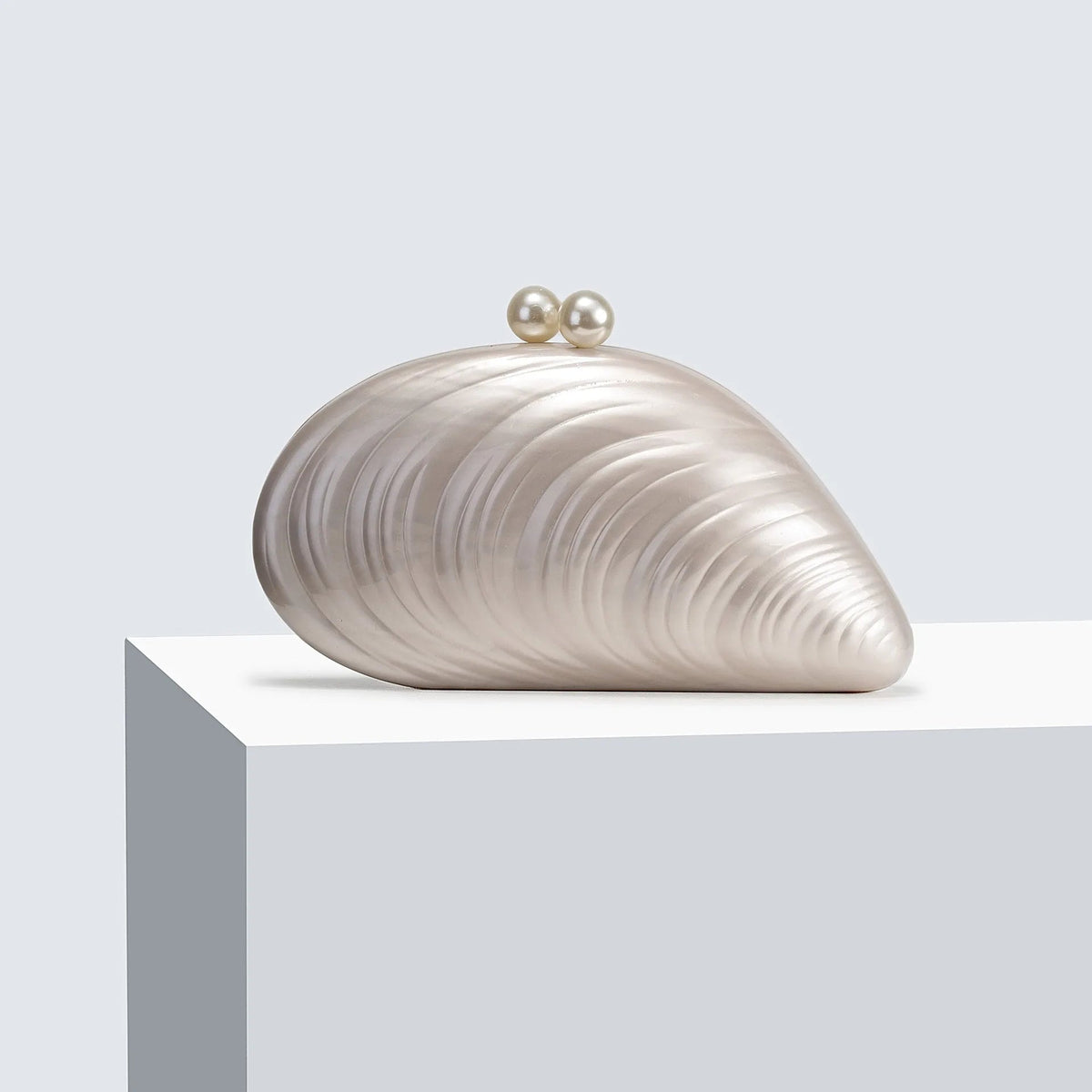 Valentina Clutch mit Muschelform