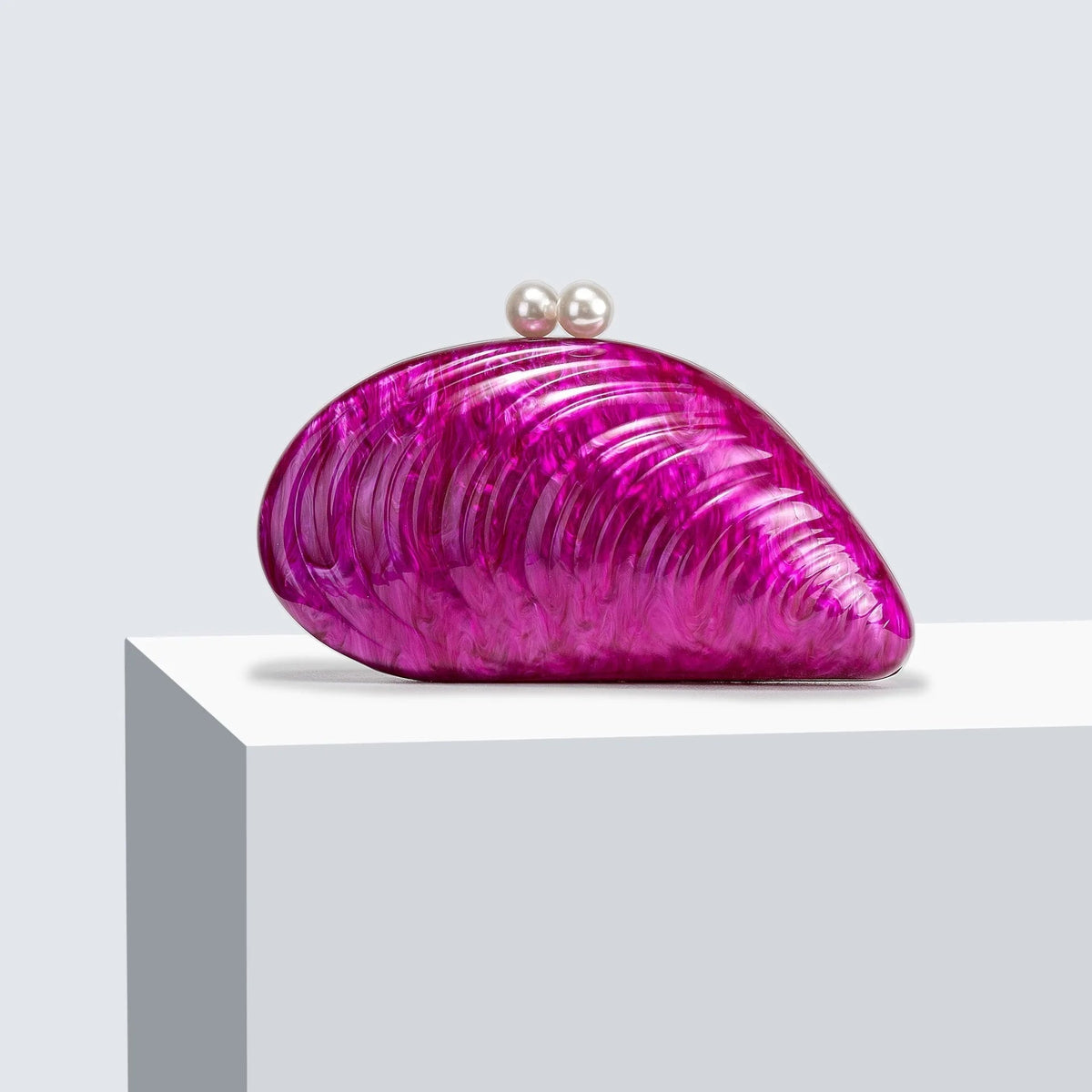 Valentina Clutch mit Muschelform