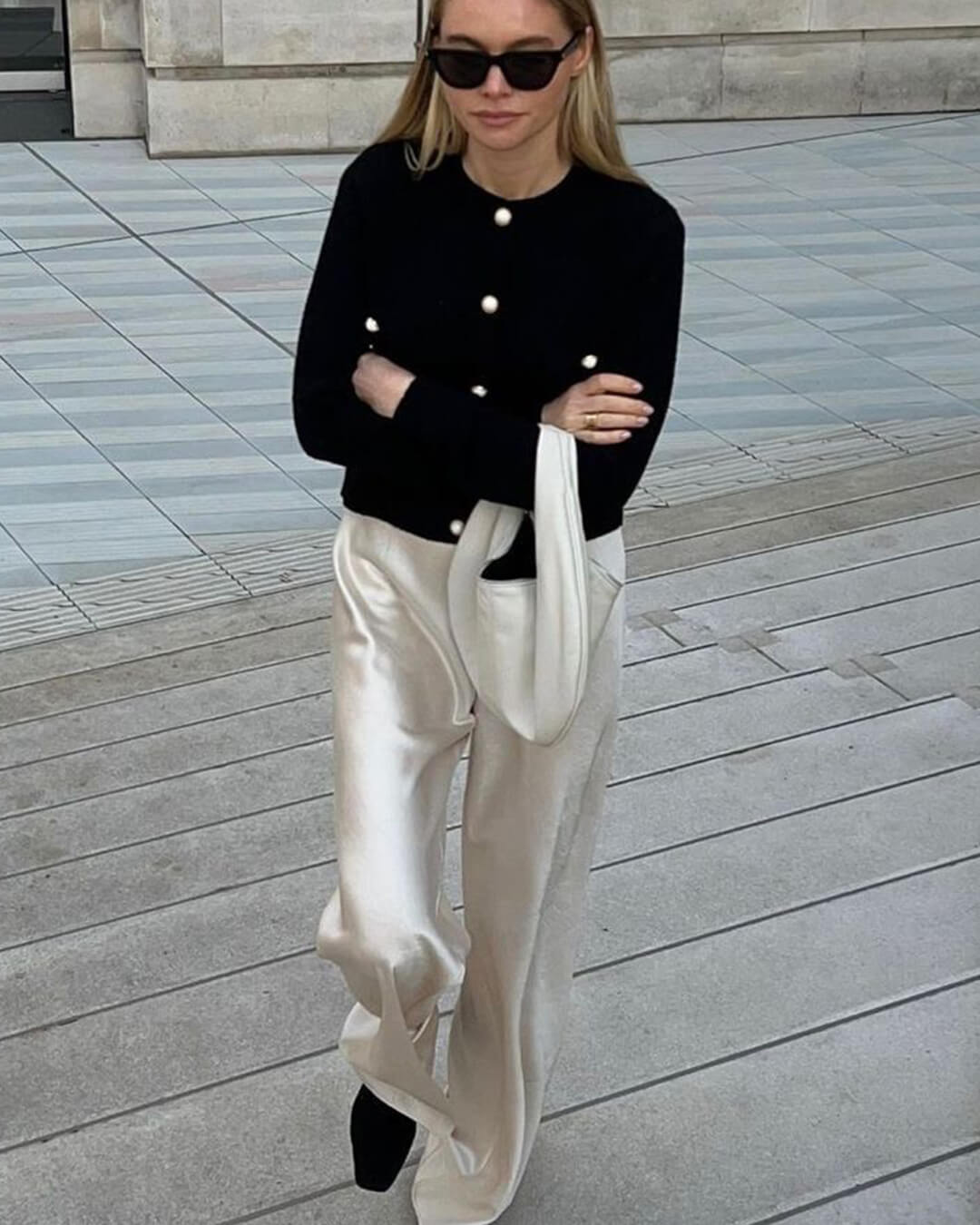 Wendy Satinhose mit weitem Bein