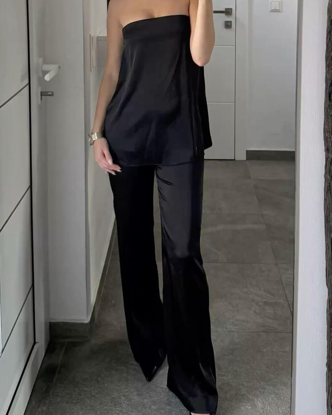 Wendy Satinhose mit weitem Bein