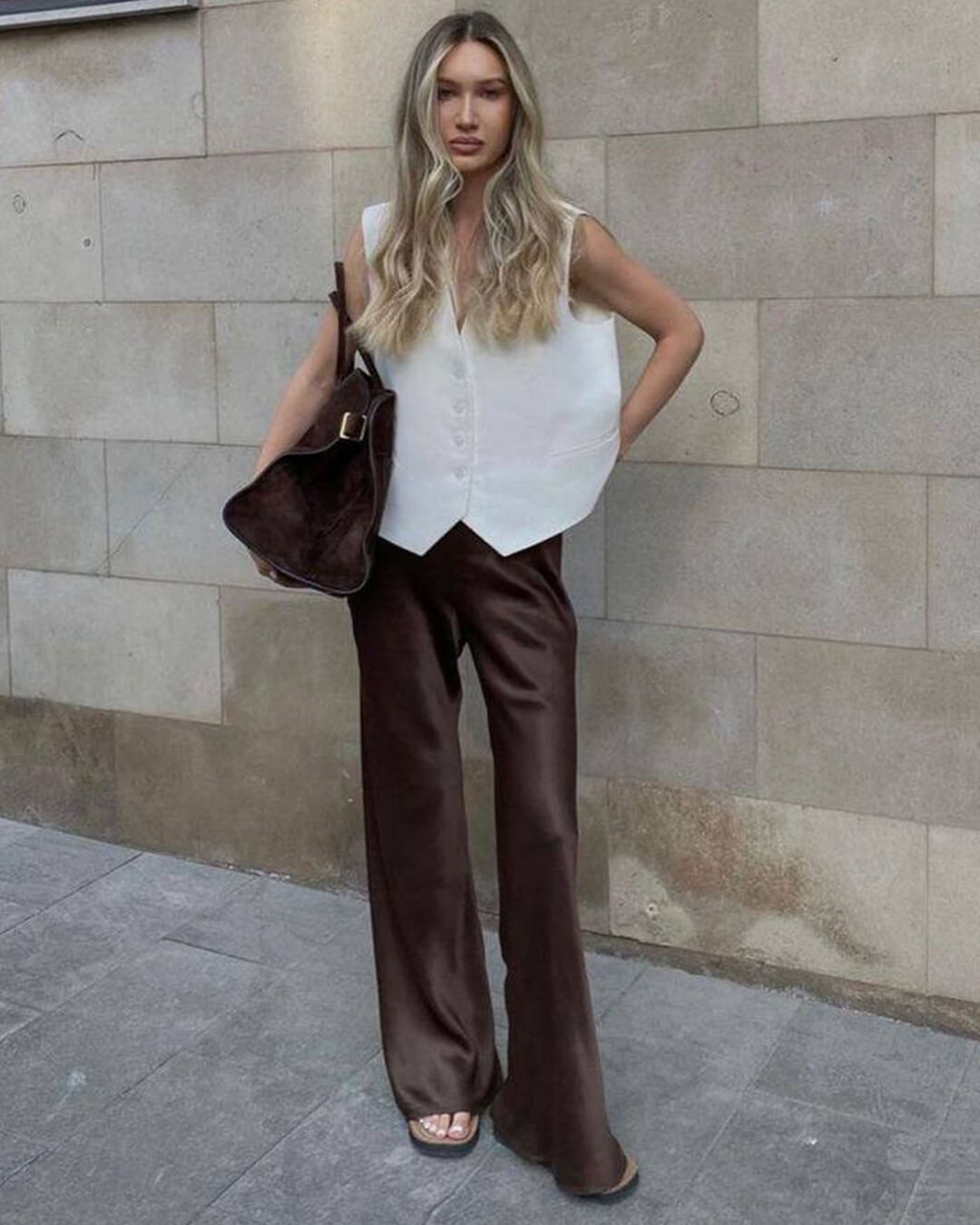 Wendy Satinhose mit weitem Bein