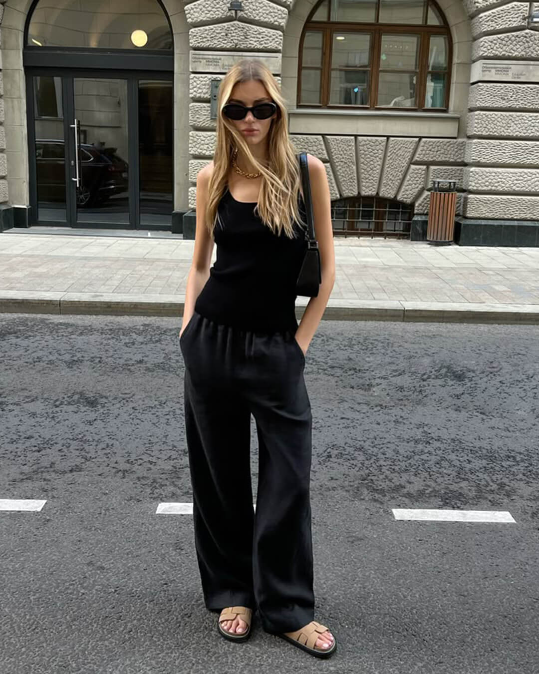 Wendy Satinhose mit weitem Bein