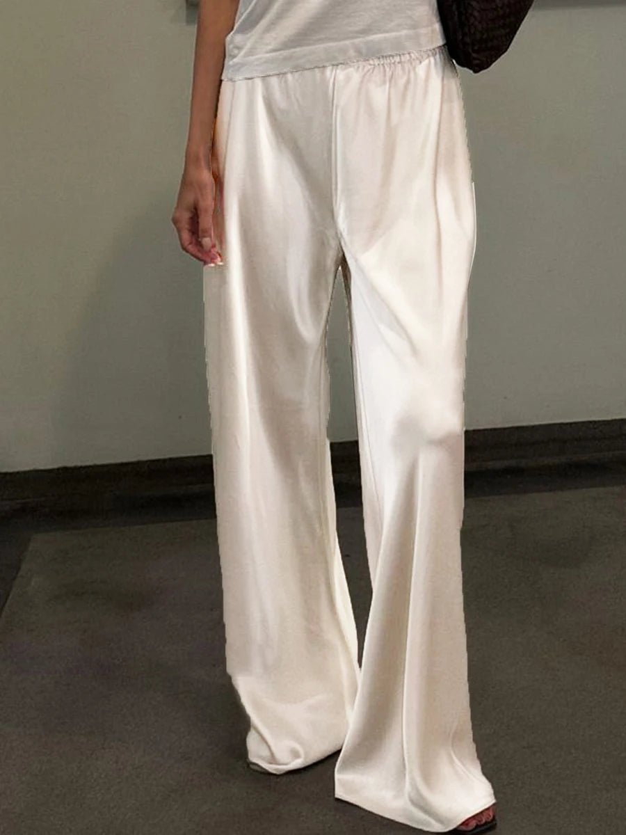 Wendy Satinhose mit weitem Bein