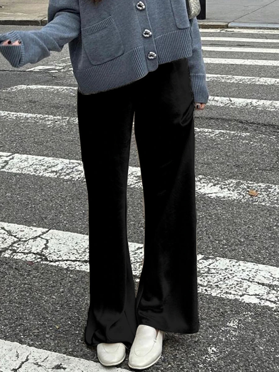 Wendy Satinhose mit weitem Bein