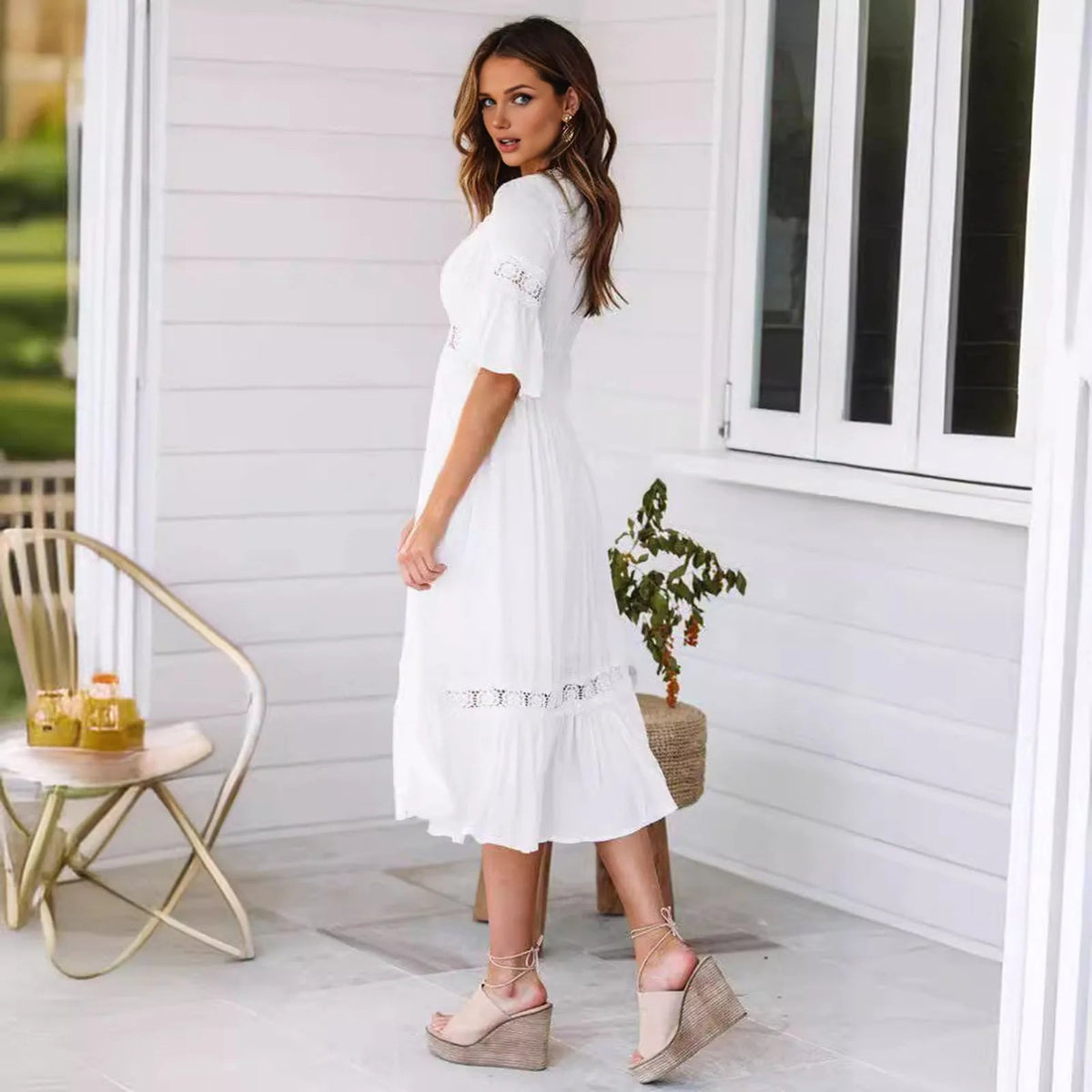 Winona Spitzen-Midikleid mit V-Ausschnitt