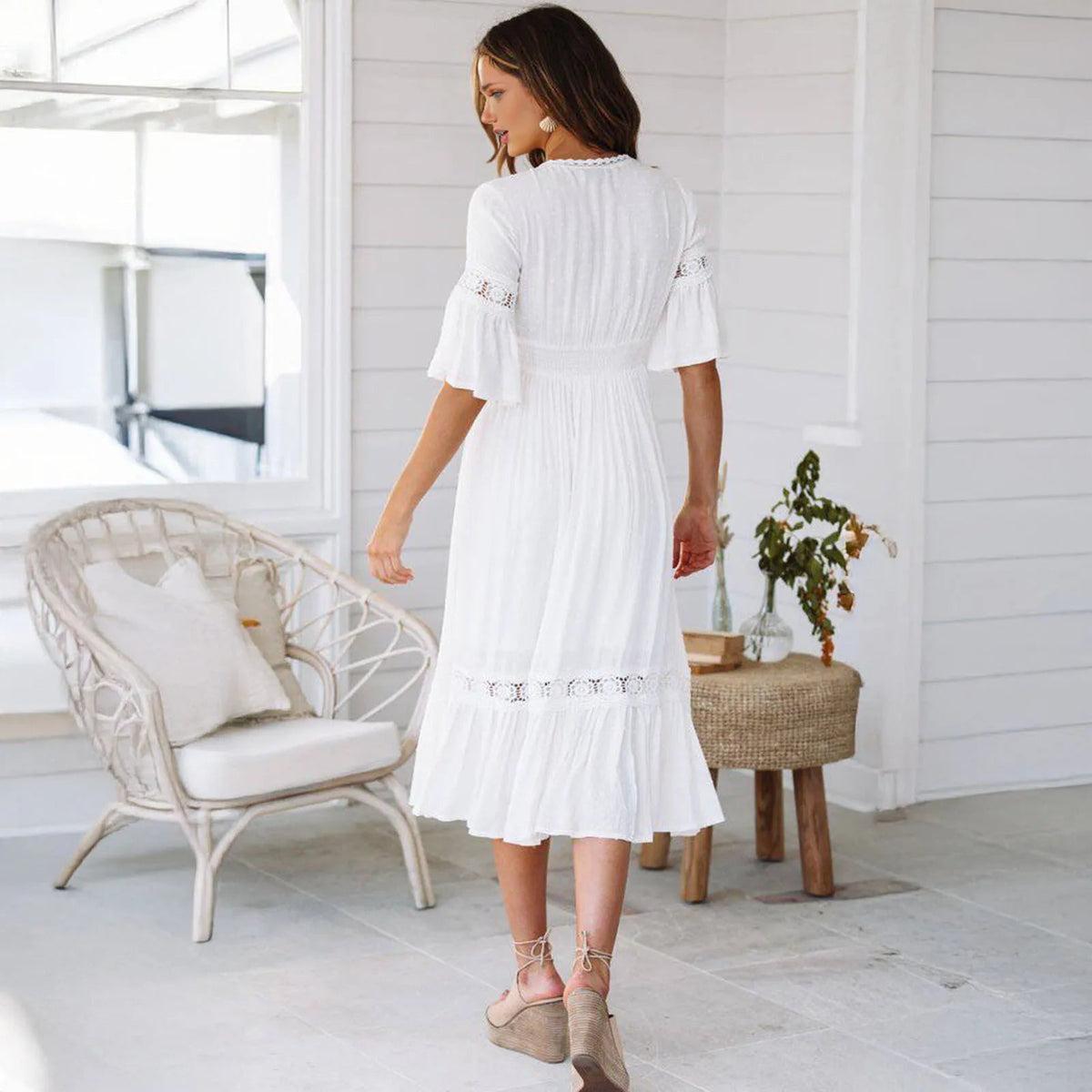 Winona Spitzen-Midikleid mit V-Ausschnitt