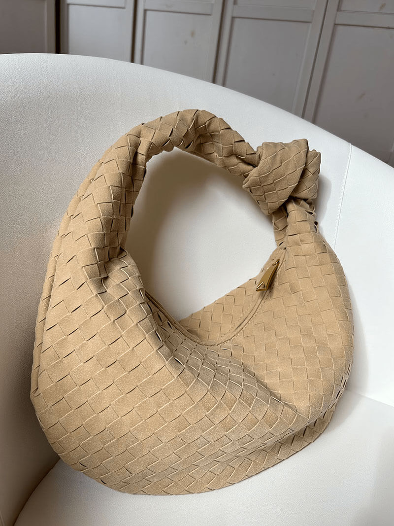 Gewebte mittelgroße Wildledertasche