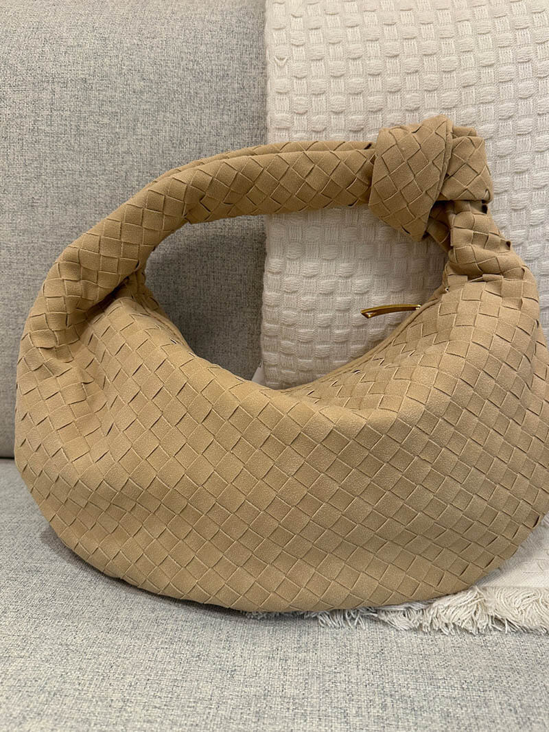 Gewebte mittelgroße Wildledertasche