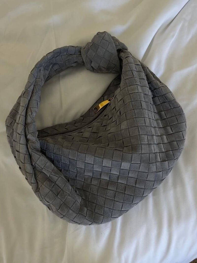 Gewebte mittelgroße Wildledertasche