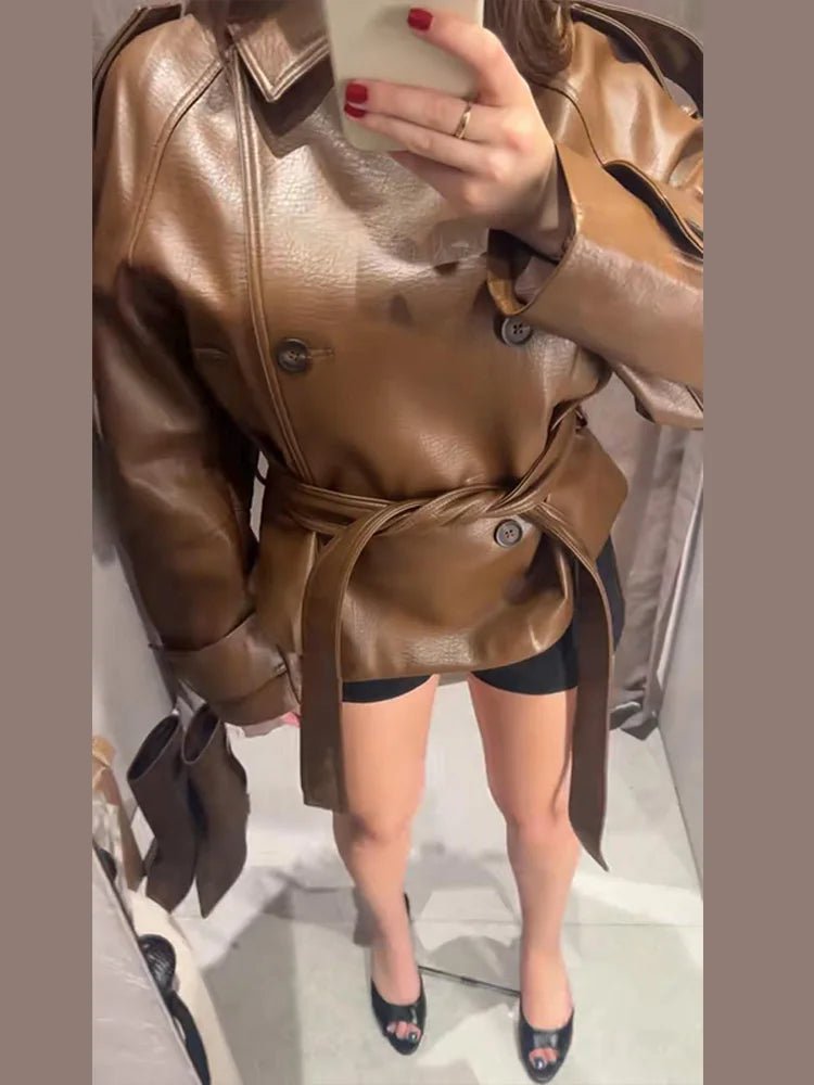 Xylia Trenchcoat aus Kunstleder mit Gürtel