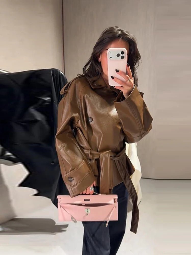 Xylia Trenchcoat aus Kunstleder mit Gürtel