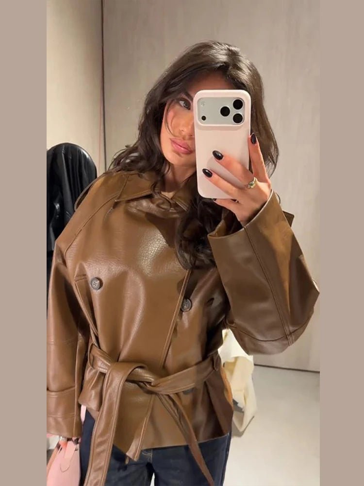 Xylia Trenchcoat aus Kunstleder mit Gürtel