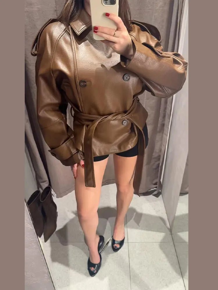 Xylia Trenchcoat aus Kunstleder mit Gürtel