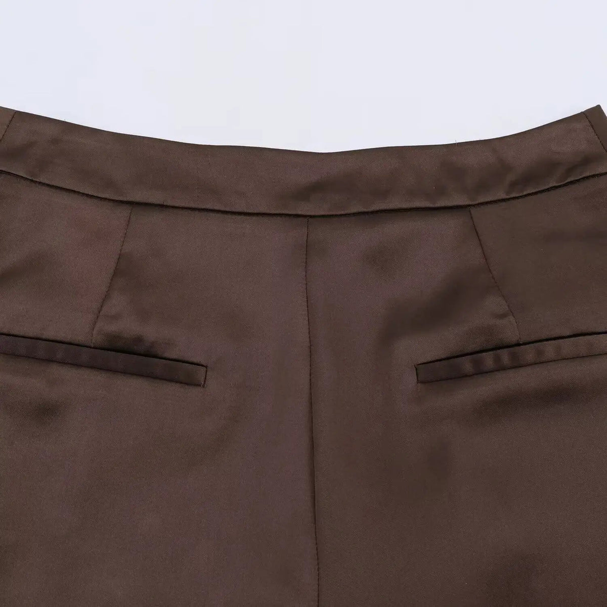 Xylia Satin-Minishorts mit Spitzenbesatz