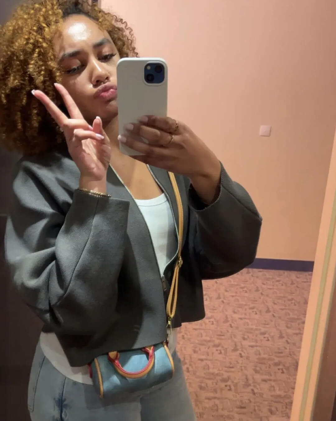 Zarina kurze Jacke mit Reißverschluss