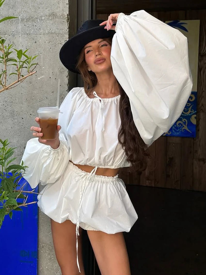 Zoe Set mit schulterfreiem Oberteil und Shorts