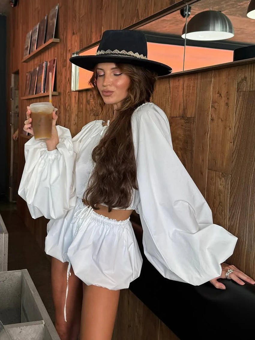 Zoe Set mit schulterfreiem Oberteil und Shorts