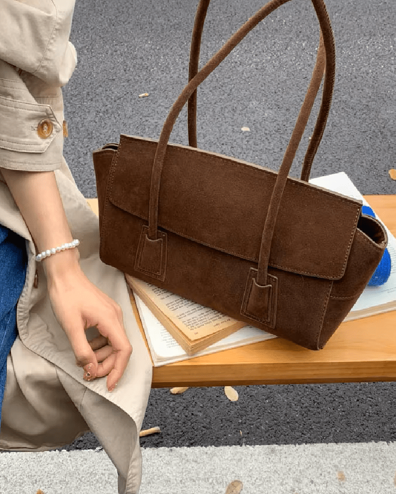 Ronja Vintage Faux Suede Shoulder Bag in brown – styled look